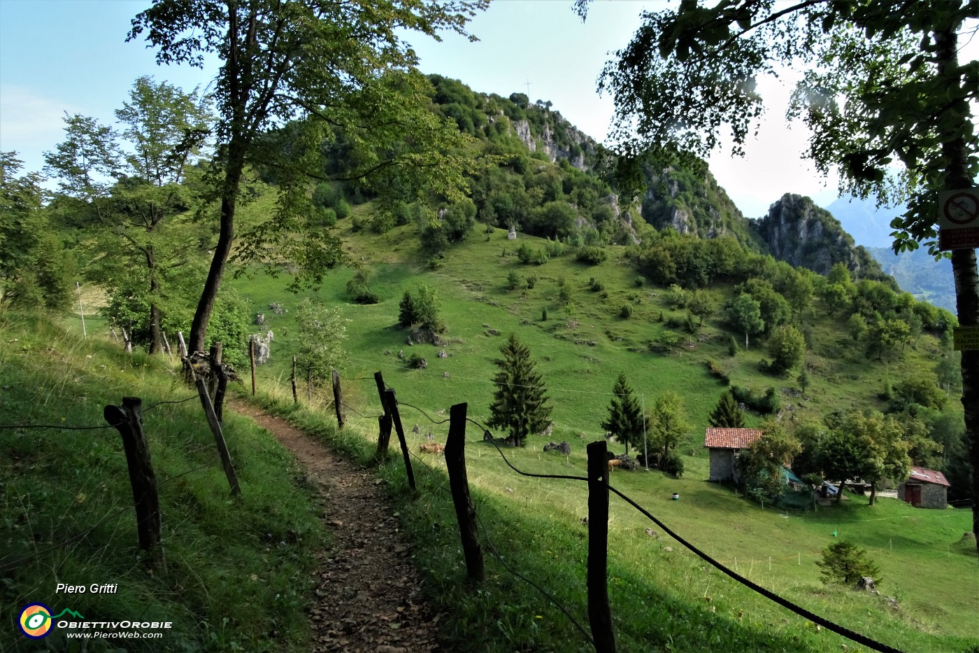 48 Sul sent. 506 per il Monte Zucco.JPG